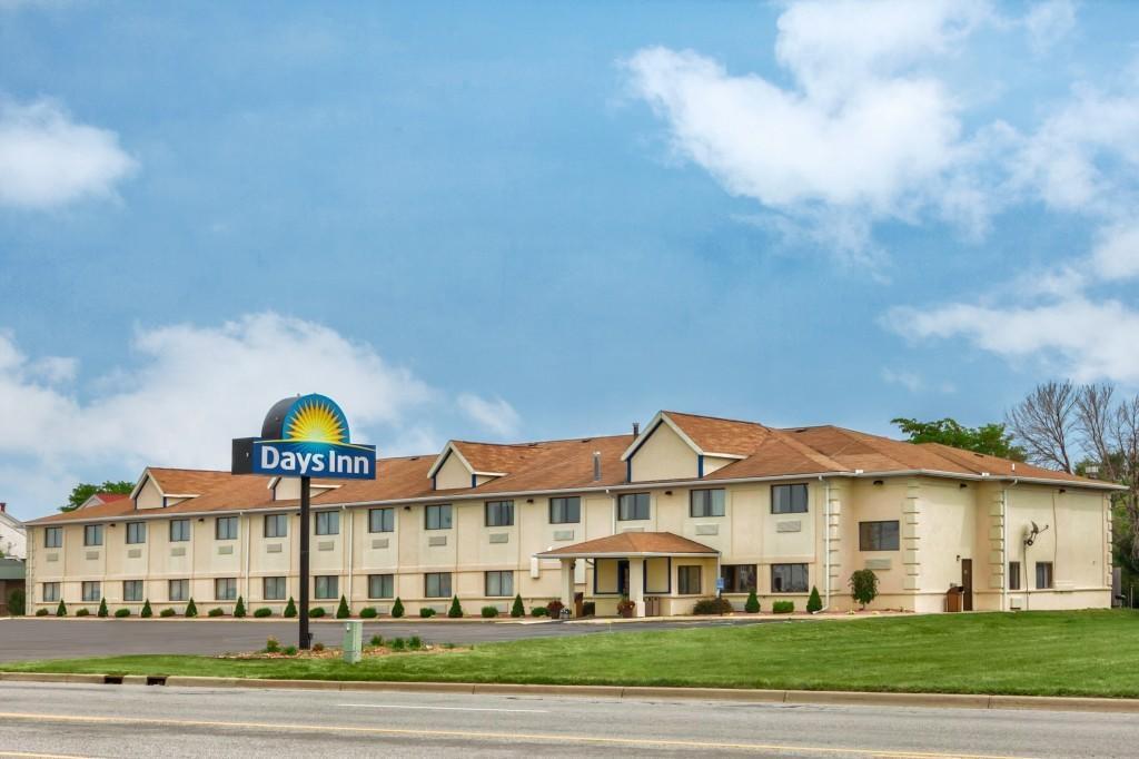 Quality Inn & Suites Benton Harbor Exterior foto